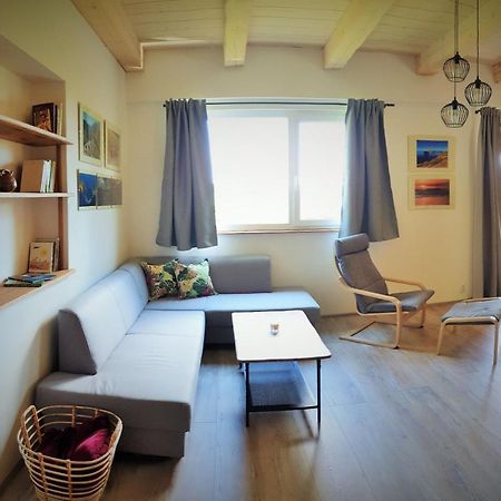 Apartman Nezichov Touzim Luaran gambar