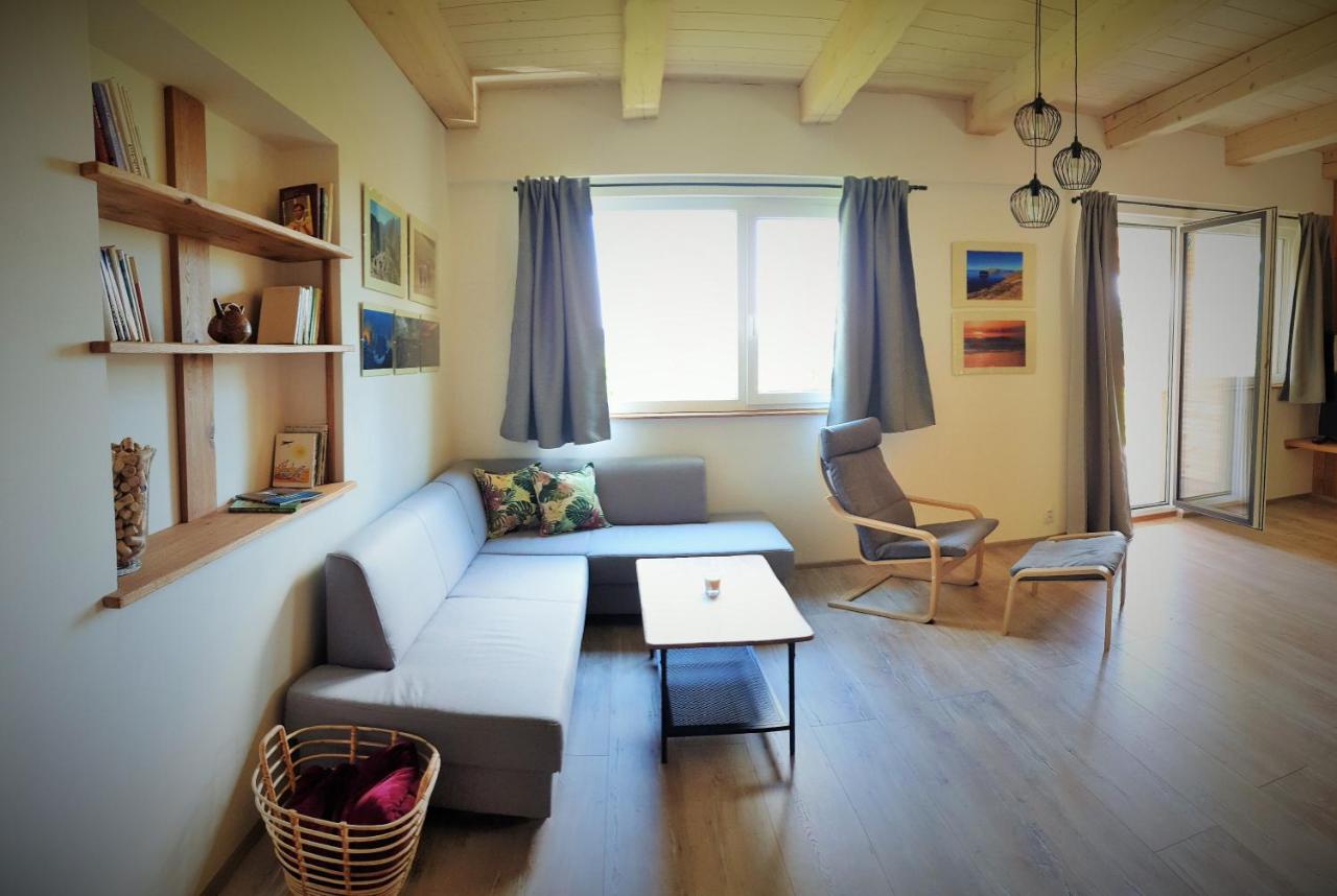 Apartman Nezichov Touzim Luaran gambar