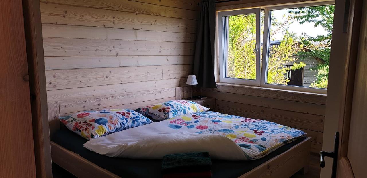 Apartman Nezichov Touzim Luaran gambar